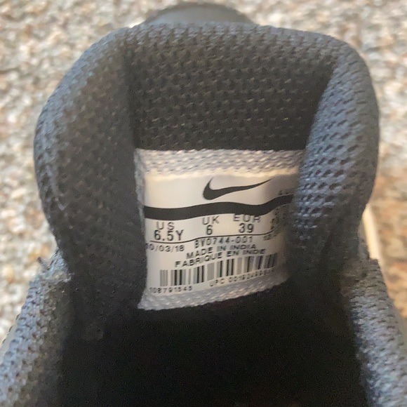 Does shoes have only been worn twice and they’re in great condition - Picture 5 of 8